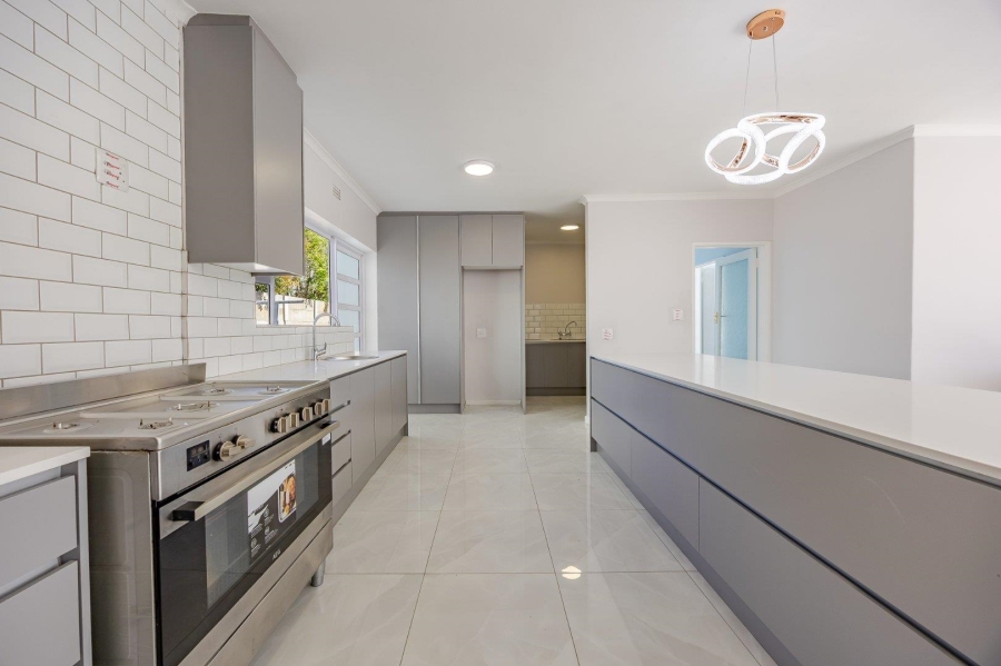 4 Bedroom Property for Sale in Zeekoevlei Western Cape